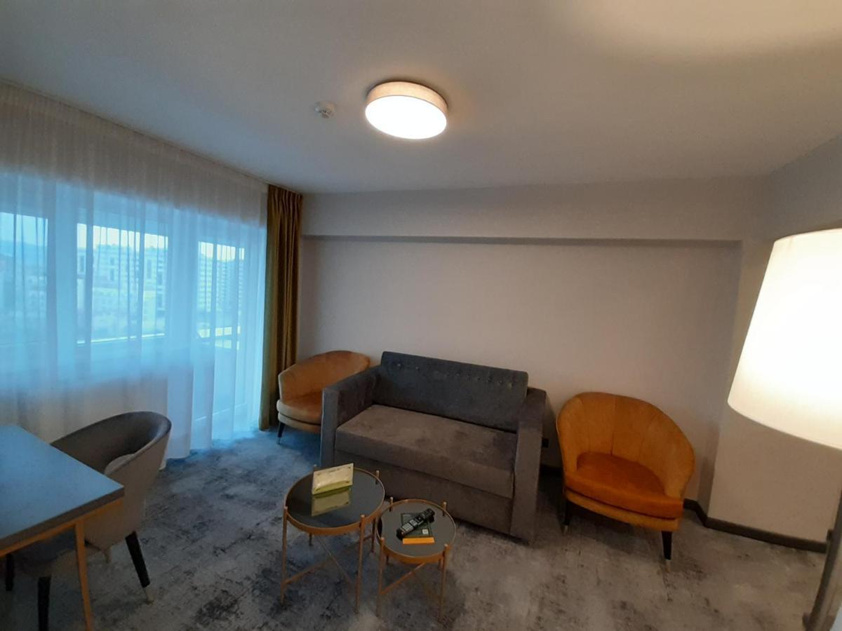 קלוז'-נאפוקה Hotel Univers מראה חיצוני תמונה