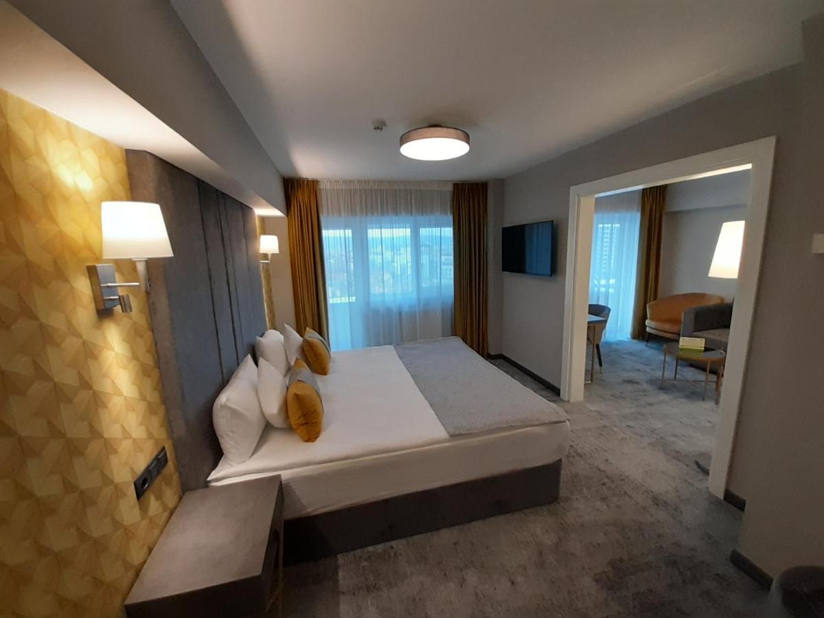 קלוז'-נאפוקה Hotel Univers מראה חיצוני תמונה