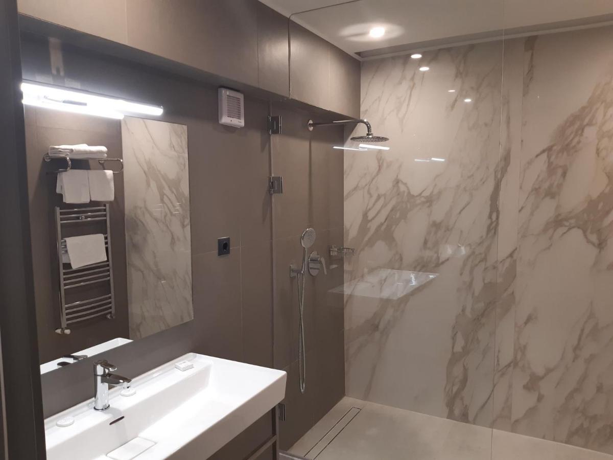 קלוז'-נאפוקה Hotel Univers מראה חיצוני תמונה
