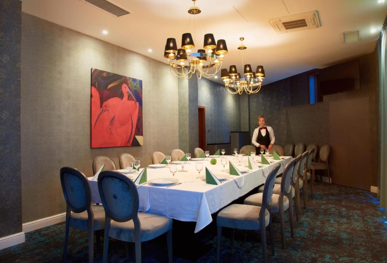 קלוז'-נאפוקה Hotel Univers מראה חיצוני תמונה