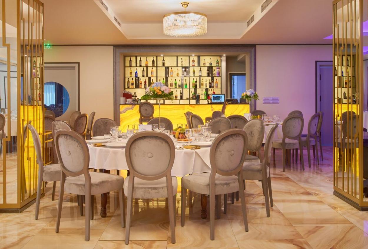 קלוז'-נאפוקה Hotel Univers מראה חיצוני תמונה