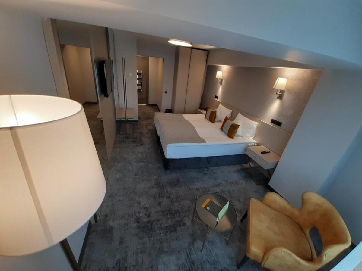 קלוז'-נאפוקה Hotel Univers מראה חיצוני תמונה