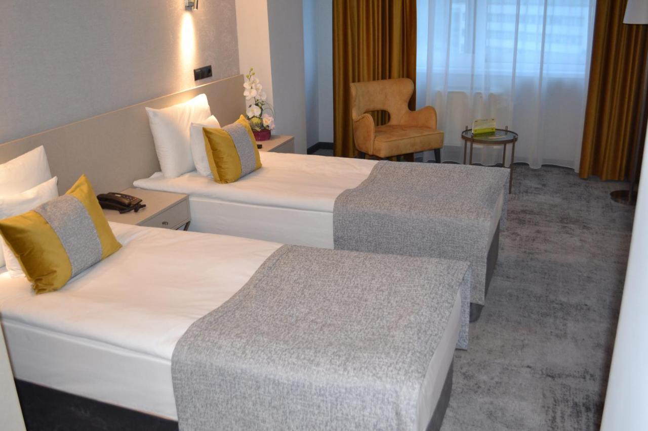 קלוז'-נאפוקה Hotel Univers מראה חיצוני תמונה