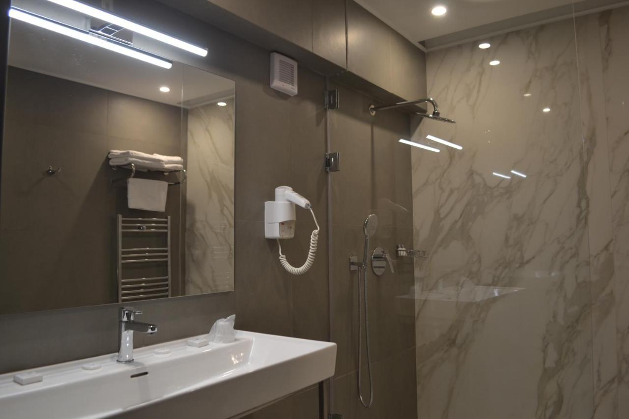 קלוז'-נאפוקה Hotel Univers מראה חיצוני תמונה