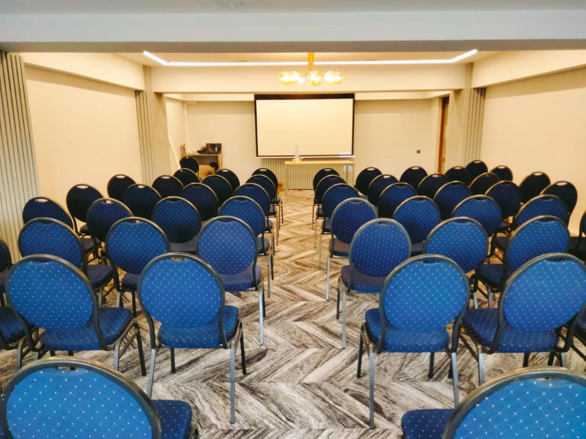 קלוז'-נאפוקה Hotel Univers מראה חיצוני תמונה