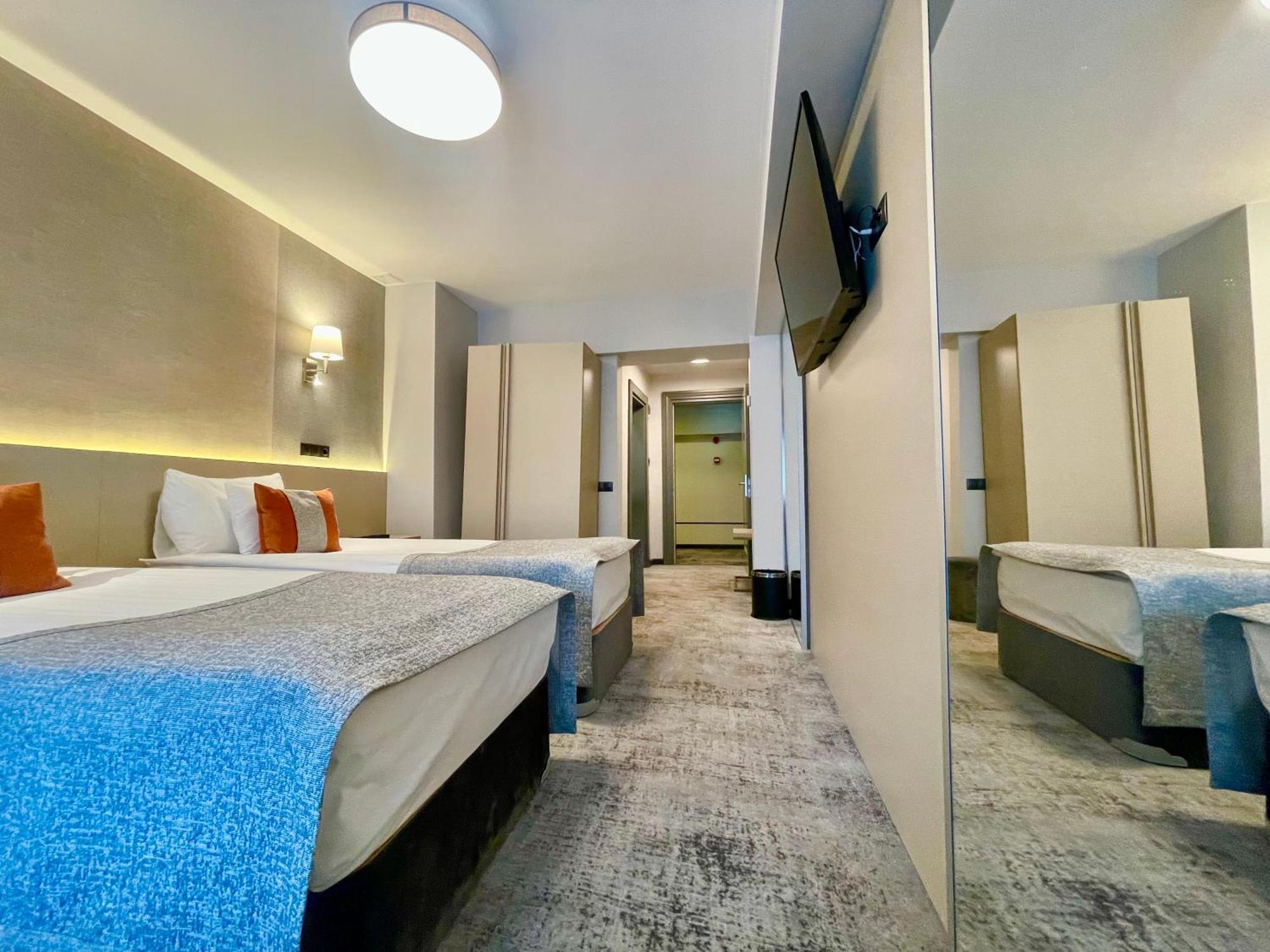 קלוז'-נאפוקה Hotel Univers מראה חיצוני תמונה