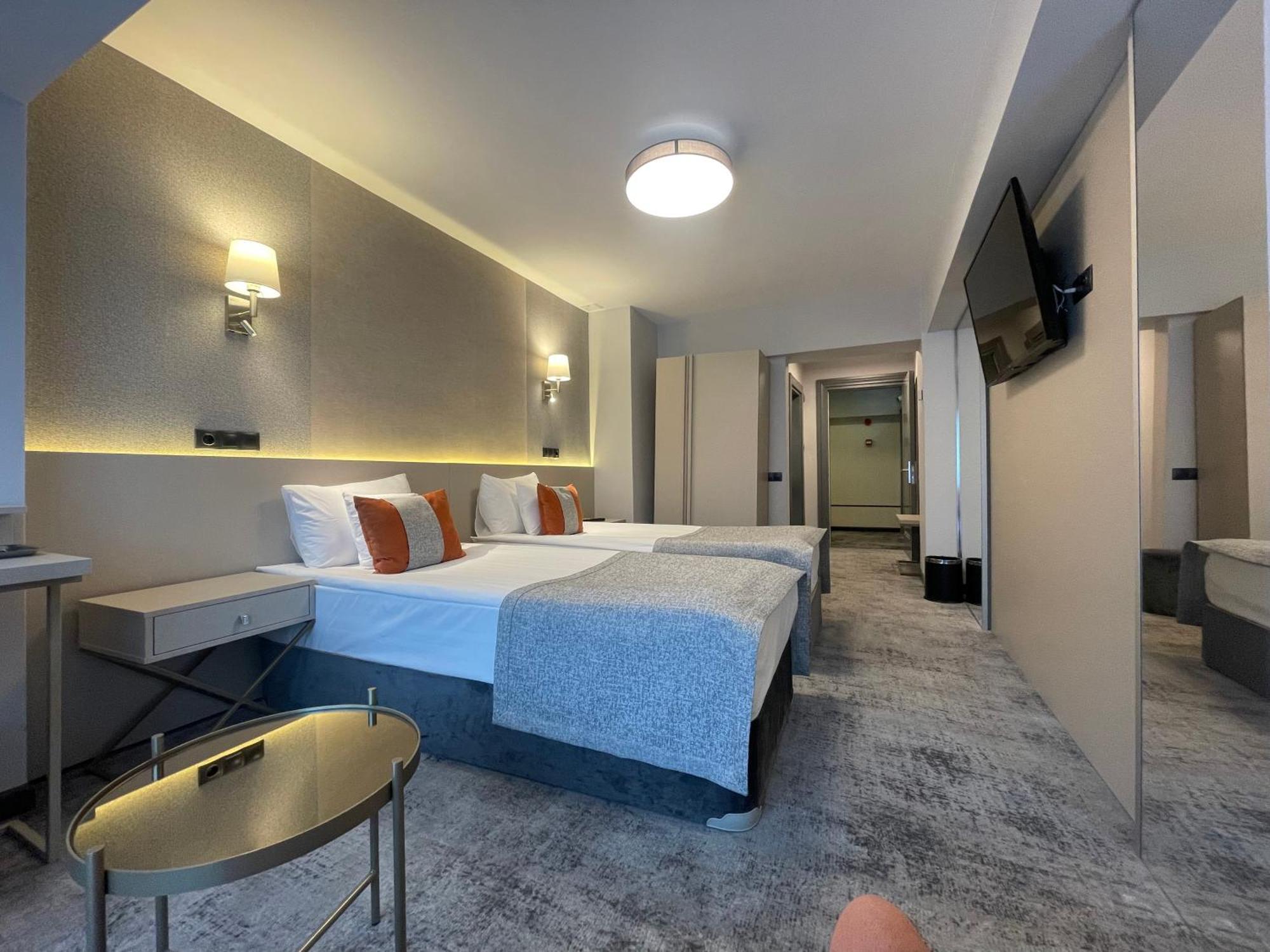 קלוז'-נאפוקה Hotel Univers מראה חיצוני תמונה